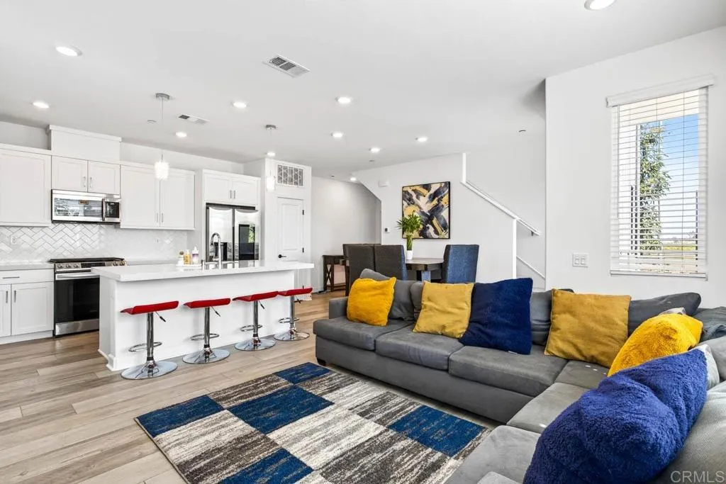https://cdn.realtyfeed.com/cdn/127/307071885/bfefa053360ac5b9d79666bb606a496b.webp