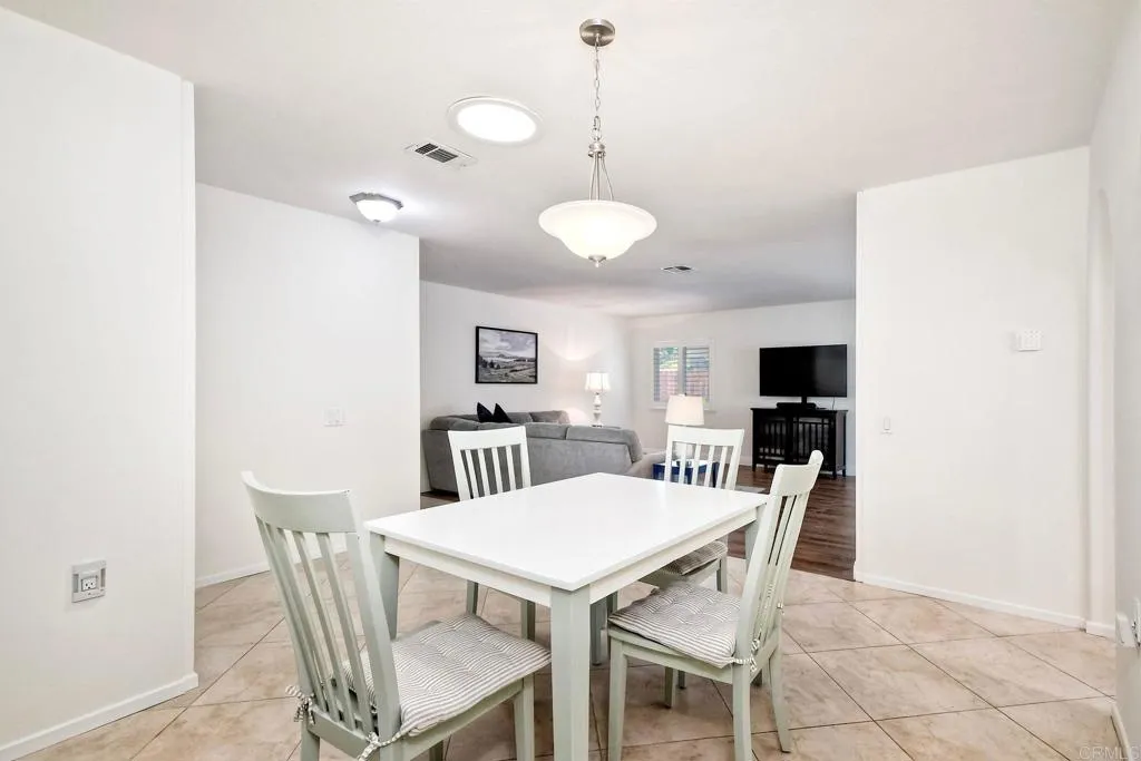 https://cdn.realtyfeed.com/cdn/127/307071944/705cf5b01127f8c74b2f08a19f54d7b5.webp
