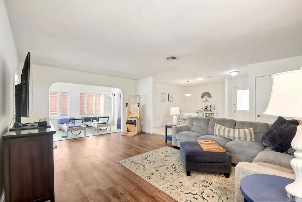 https://cdn.realtyfeed.com/cdn/127/307071944/e2a052aa36adb3c8b59f4f58b3897a74.webp