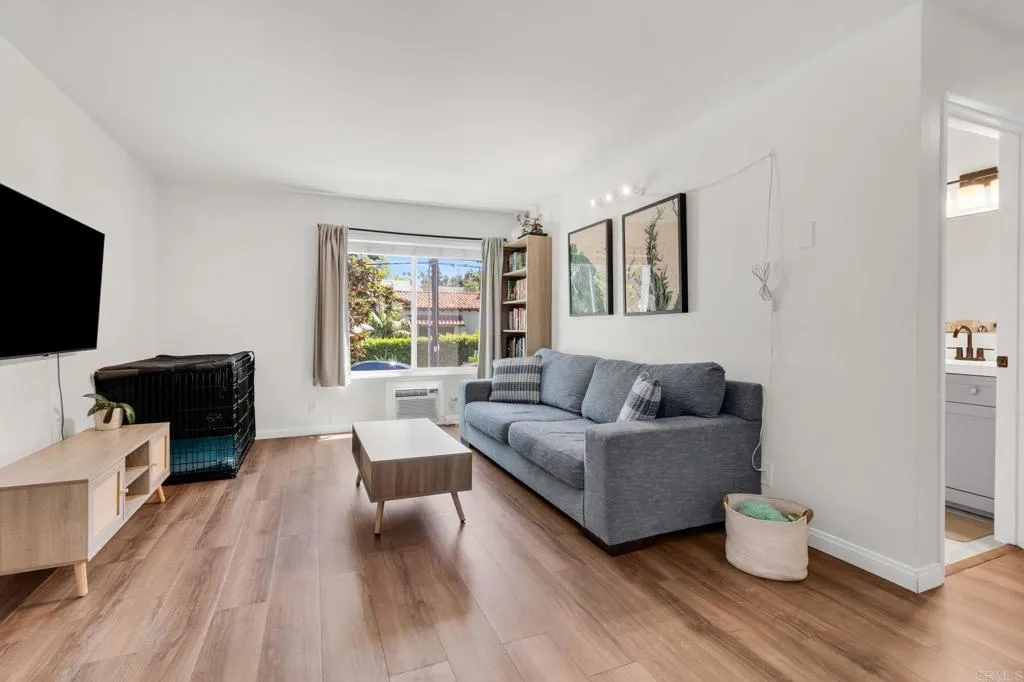 https://cdn.realtyfeed.com/cdn/127/307072027/735e62b86eb95878ef514a8b69d13fbf.webp