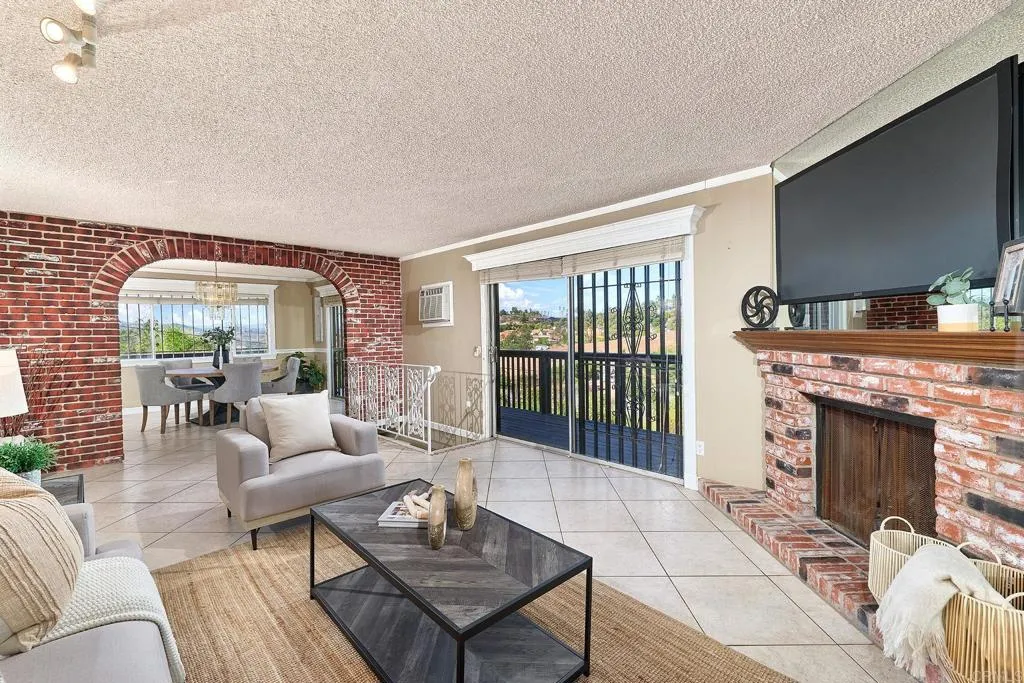 https://cdn.realtyfeed.com/cdn/127/307072101/0ebd3290d09c6a03b1d198f70cf8c12a.webp
