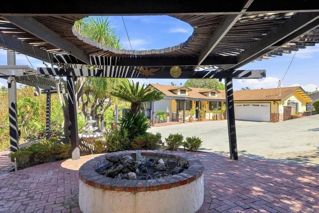 https://cdn.realtyfeed.com/cdn/127/307072101/4305b9879b35decea415370fd15b3a00.webp