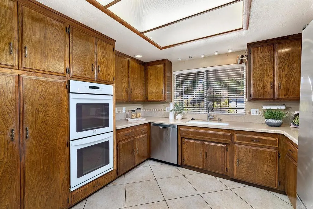 https://cdn.realtyfeed.com/cdn/127/307072101/78fa0dc644a7ba338bc913321754c7f4.webp