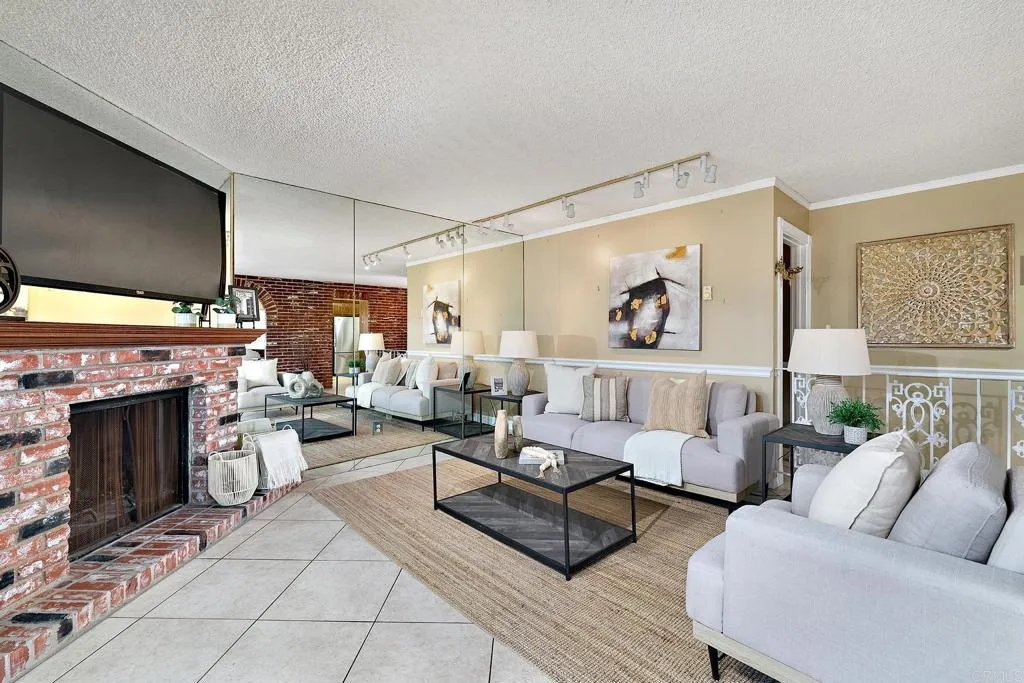 https://cdn.realtyfeed.com/cdn/127/307072101/7c3020b2158b78a816adf552b49735dc.webp