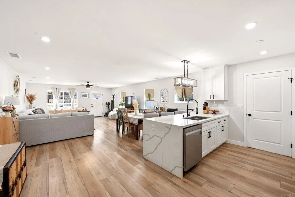 https://cdn.realtyfeed.com/cdn/127/307072106/0af61bed20f1a2f3e11dd80f3c8376d9.webp