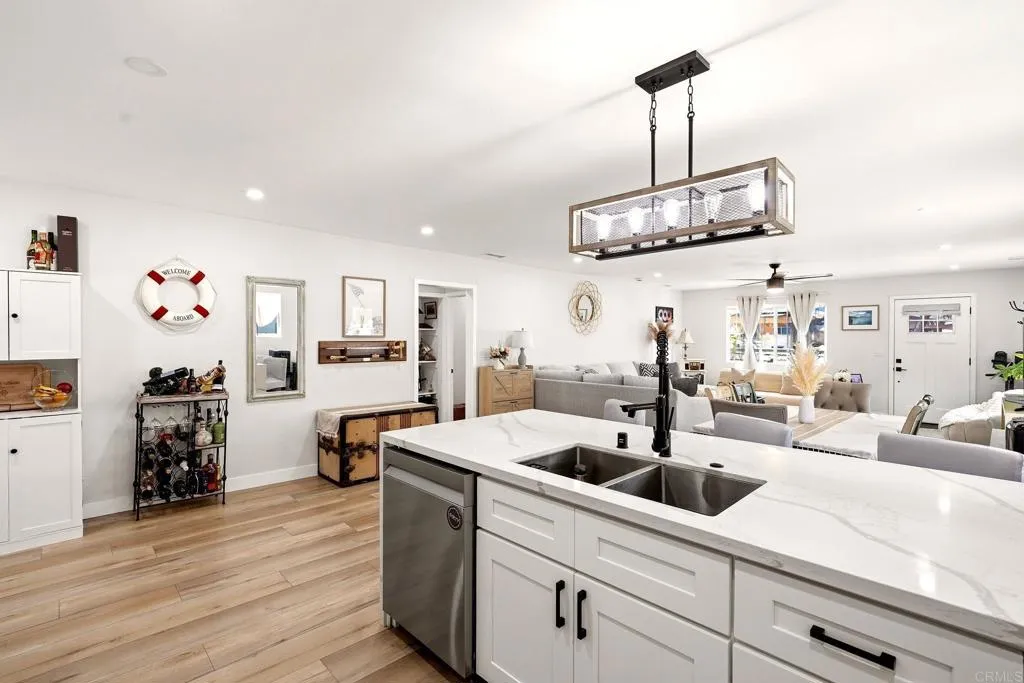 https://cdn.realtyfeed.com/cdn/127/307072106/87051511786c1b2b981f451467b794cb.webp