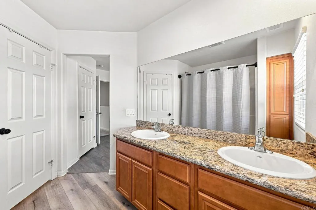 https://cdn.realtyfeed.com/cdn/127/307072224/28f65ad168e0a81c9fc624920230ed10.webp