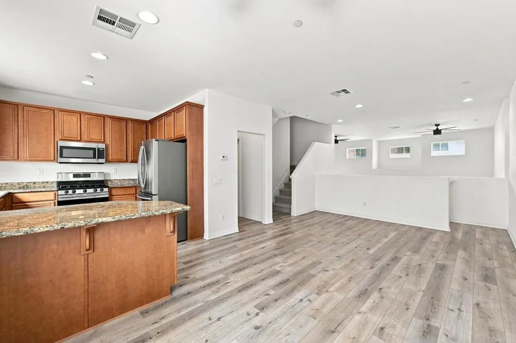 https://cdn.realtyfeed.com/cdn/127/307072224/76d7a1f25caa2dedf63f9317d73889b7.webp