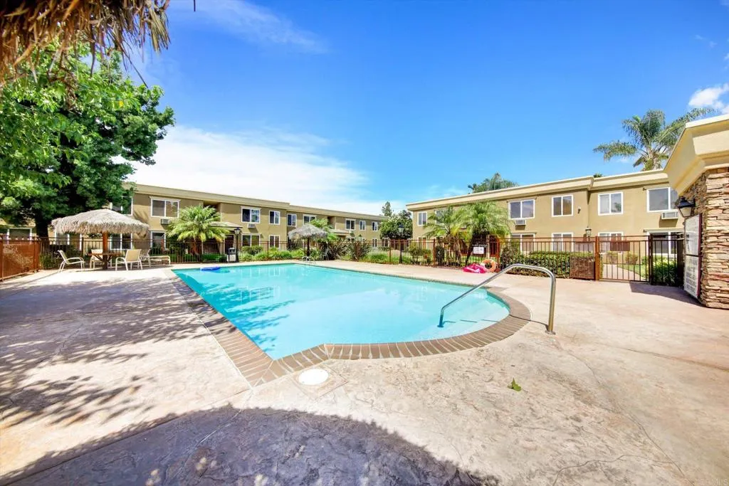 https://cdn.realtyfeed.com/cdn/127/307072231/521f155afe7b7b69bbc209643a745287.webp