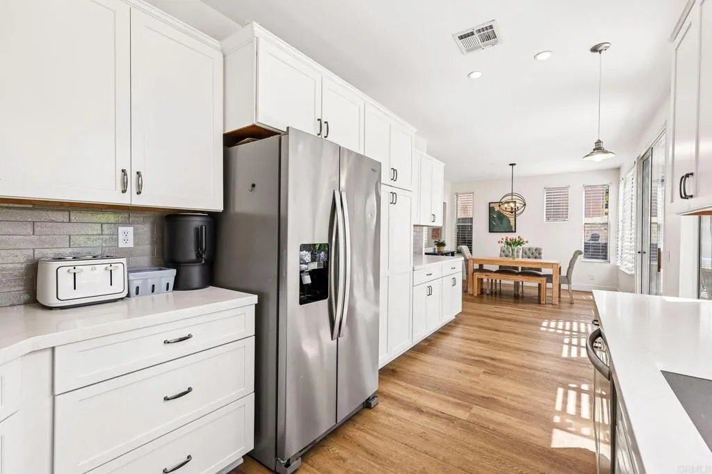 https://cdn.realtyfeed.com/cdn/127/307072236/51872bf2ff0c2012099d1193f2bde557.webp