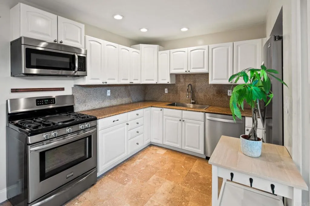 3111 Haidas Avenue, San Diego, CA 92117 - Photo 5 of 28, San Diego, CA