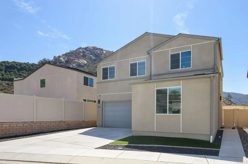 253 Paddock Lane, Fallbrook, CA 92028 - Main photo, Fallbrook, CA