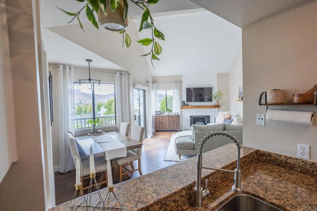 https://cdn.realtyfeed.com/cdn/127/307072507/724aaf6f8595dbdee1a87fc5a5668c05.webp