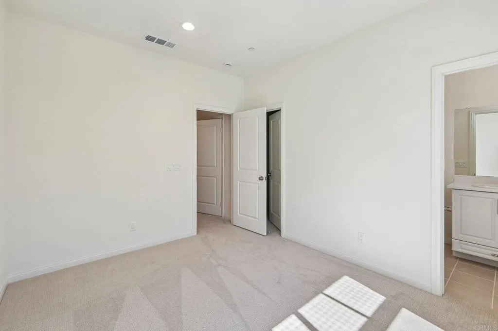 https://cdn.realtyfeed.com/cdn/127/307072566/93b84dd4c4aaa84f48faccb879f133d8.webp