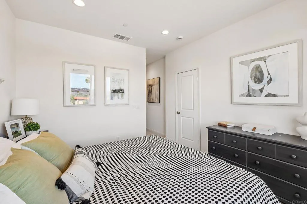https://cdn.realtyfeed.com/cdn/127/307072566/dd3aaa4fa56320df004b9ec813c9396e.webp
