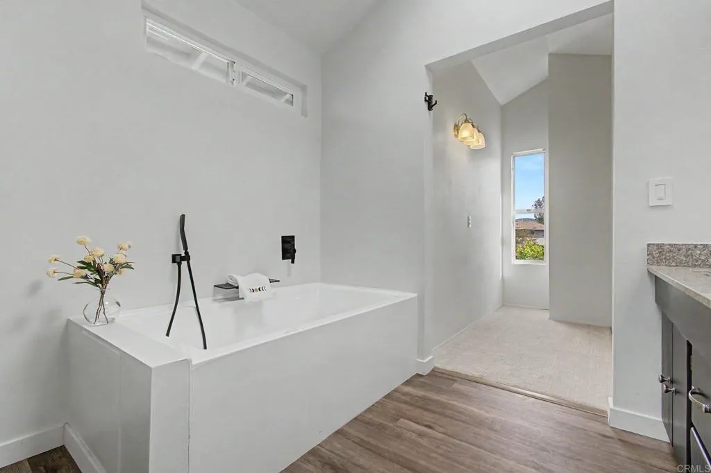 https://cdn.realtyfeed.com/cdn/127/307072645/cb40c37f6c71deb98efd5349dbb821e1.webp