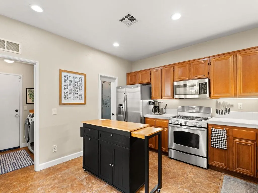 625 Sumner Way Unit 4, Oceanside, CA 92058 - Photo 5 of 49, Oceanside, CA