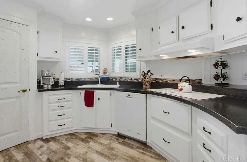https://cdn.realtyfeed.com/cdn/127/307072960/390bd9ce5e5ff6d2076a74142be0b781.webp