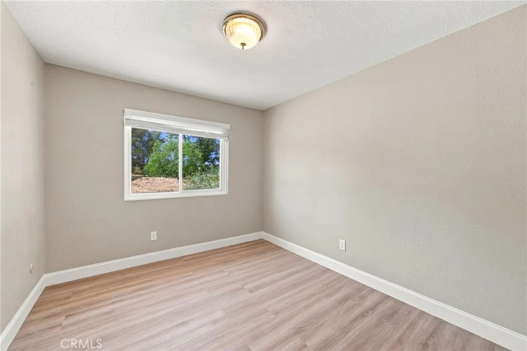 https://cdn.realtyfeed.com/cdn/127/307073037/9af83d950135882bb74f0d4e6263a4b9.webp