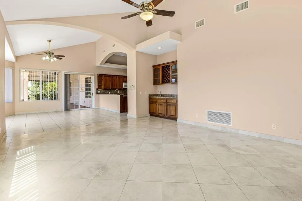 https://cdn.realtyfeed.com/cdn/127/307073043/256e556d156592649f98e3a405741758.webp