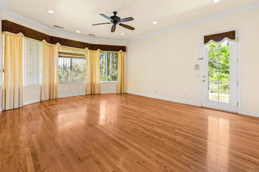 https://cdn.realtyfeed.com/cdn/127/307073043/393a436711e08c53a16e7d026af3a4b6.webp