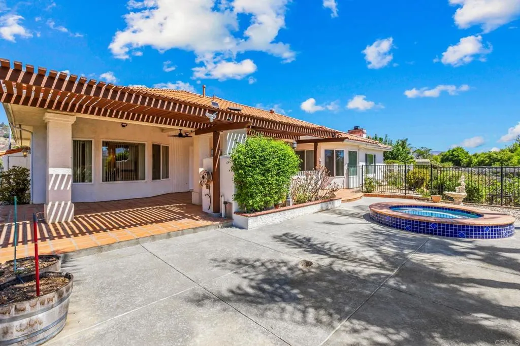 https://cdn.realtyfeed.com/cdn/127/307073043/6c7b3d5473c030a4615dce1484aa1e27.webp