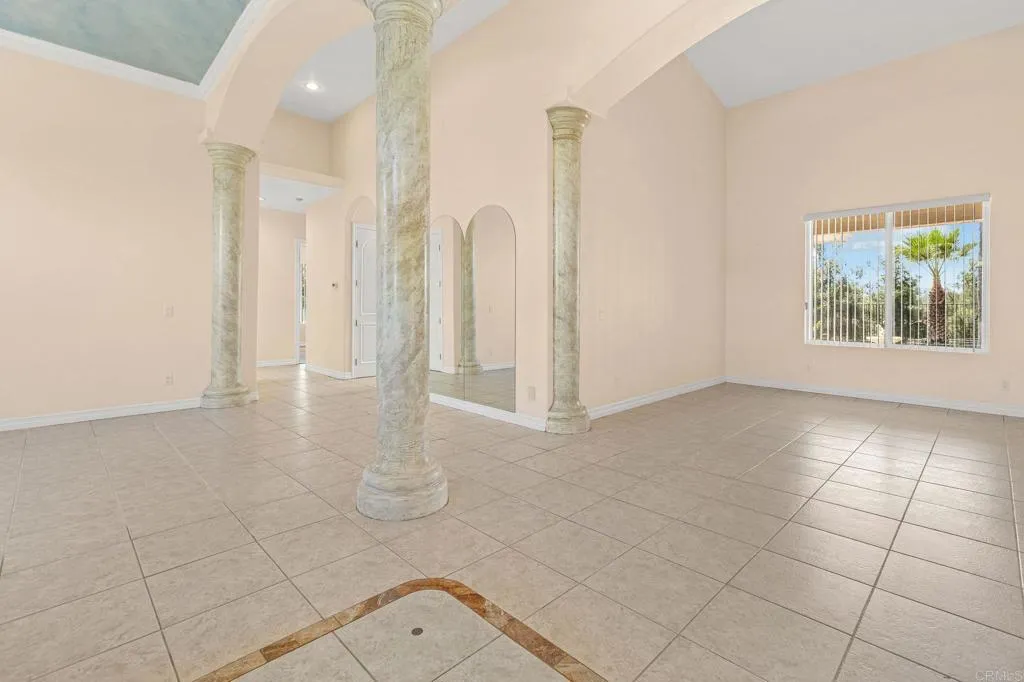 https://cdn.realtyfeed.com/cdn/127/307073043/6dba0c94492be77c80bf2333648d1d6f.webp