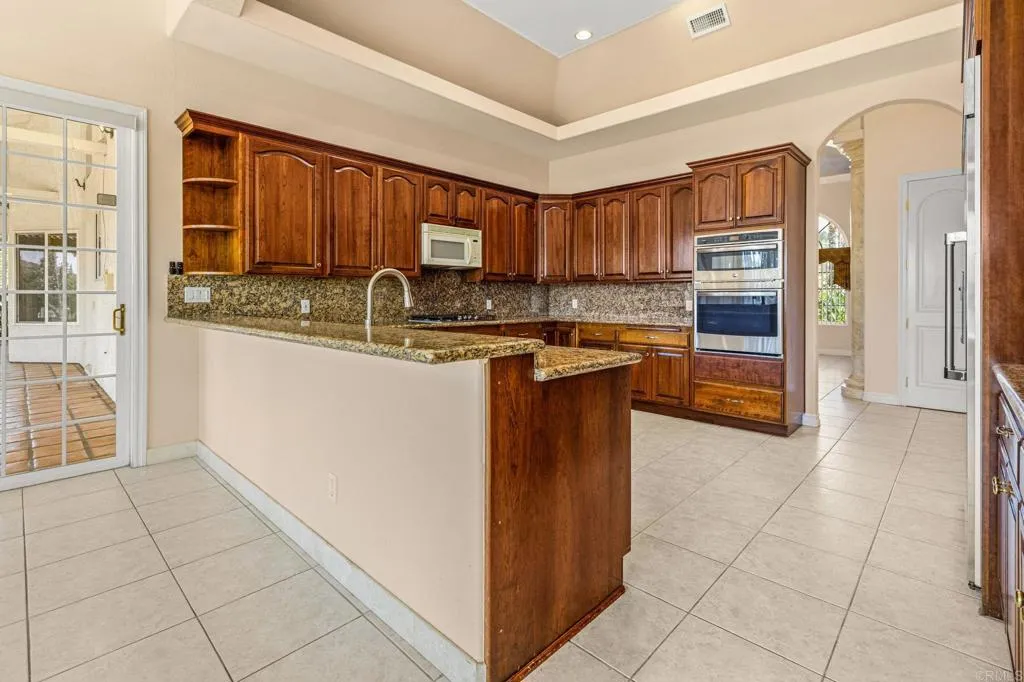 https://cdn.realtyfeed.com/cdn/127/307073043/c6be13167543e849f0569b89be2c5217.webp
