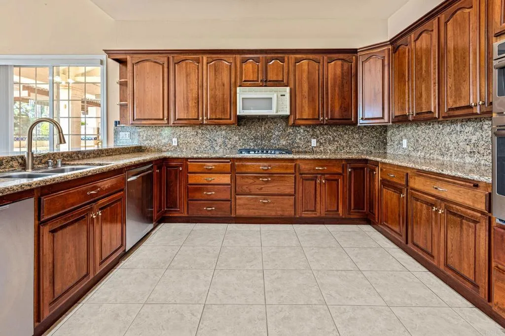 https://cdn.realtyfeed.com/cdn/127/307073043/d245cf8334c1b02d7d1a7c195c92760d.webp