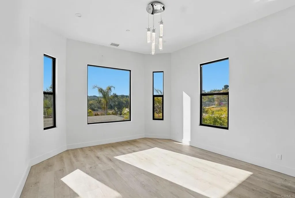 https://cdn.realtyfeed.com/cdn/127/307073047/980dfa26cc877eec045fc52430d32770.webp