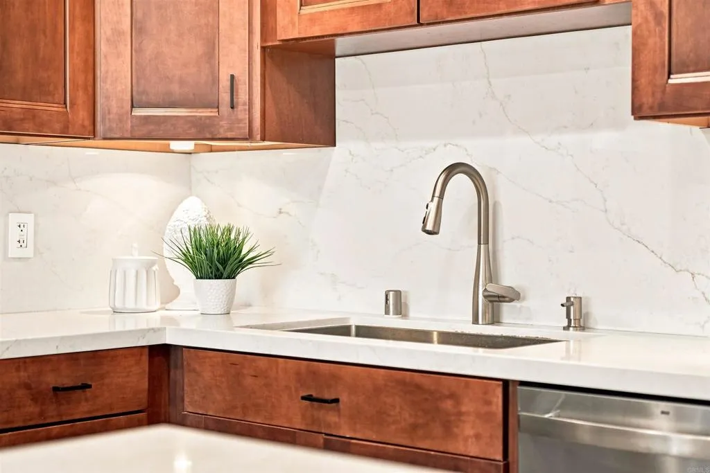https://cdn.realtyfeed.com/cdn/127/307073063/1cc1816b23b59d2277e7999ebcb52d89.webp