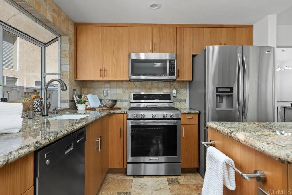https://cdn.realtyfeed.com/cdn/127/307073064/68af7d46a09d4204e584813f95a0e5e2.webp