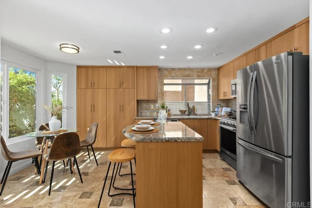 https://cdn.realtyfeed.com/cdn/127/307073064/e993d1a6f31f4300eee647a5ac7dc57f.webp