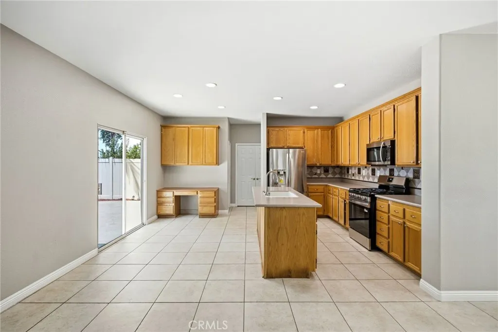 https://cdn.realtyfeed.com/cdn/127/307073191/8a82f409e6ca9c058118a592a582ce1f.webp