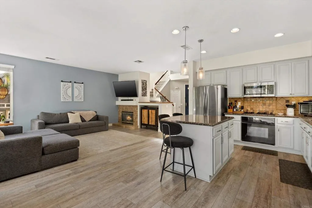 https://cdn.realtyfeed.com/cdn/127/307073251/b1cc1c3e1390a53e74f91c9245200460.webp