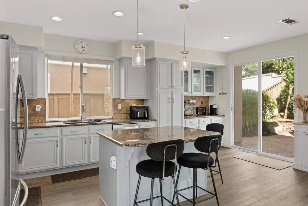 https://cdn.realtyfeed.com/cdn/127/307073251/d1b8b6e24aa83854bdcca7d7b5408b7e.webp
