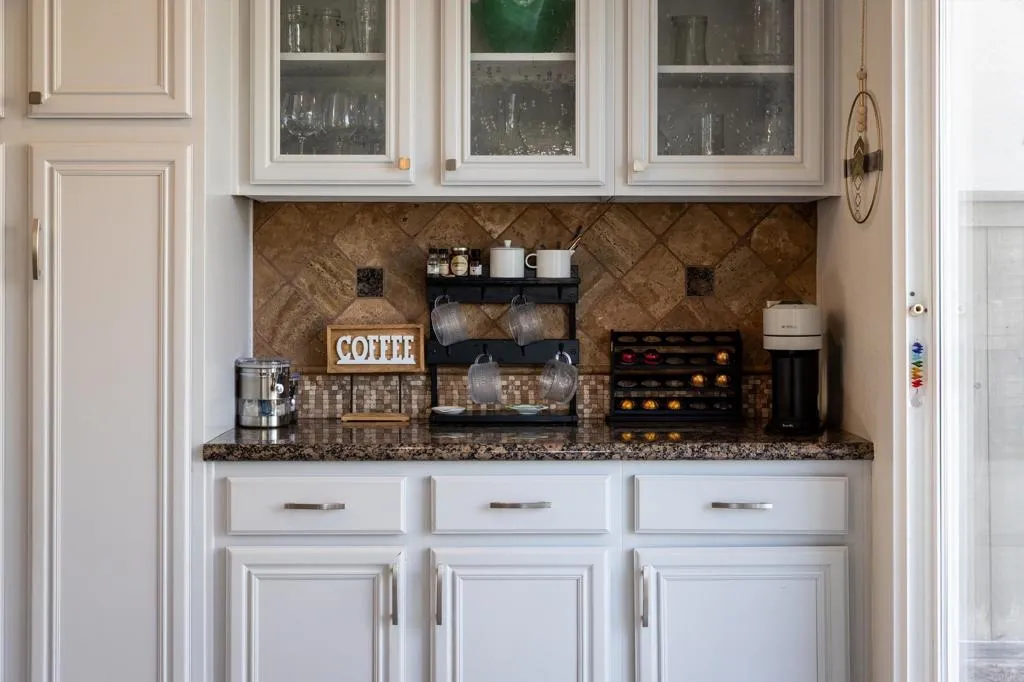 https://cdn.realtyfeed.com/cdn/127/307073251/dd81207406e67bd7adf26a77eb9132ef.webp