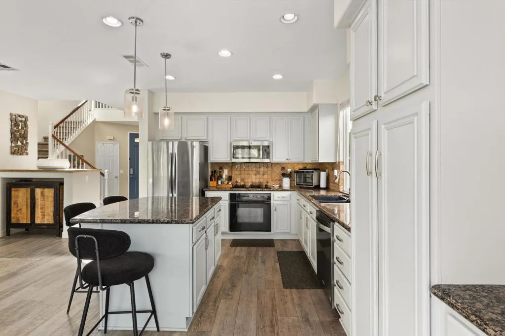 https://cdn.realtyfeed.com/cdn/127/307073251/f16271f2f200818b15a7452cf6c8f123.webp