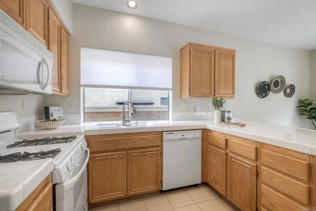 https://cdn.realtyfeed.com/cdn/127/307073319/a166c959646545da5125b412270b4ee2.webp