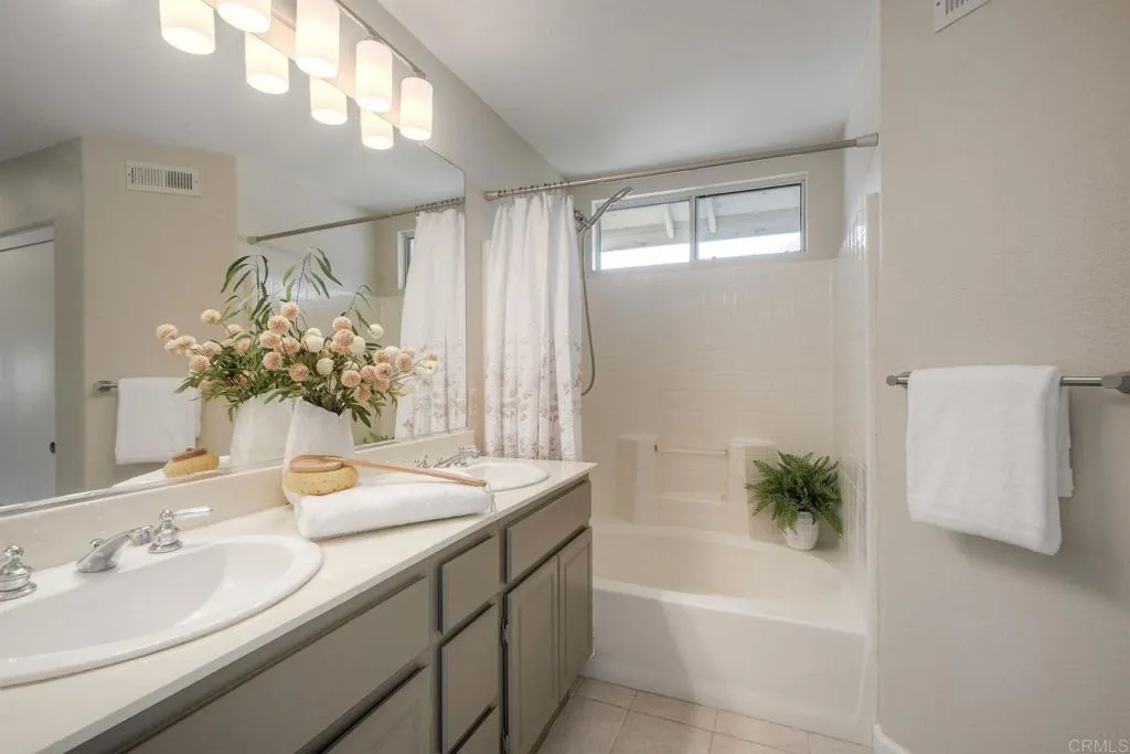 https://cdn.realtyfeed.com/cdn/127/307073319/b6d1bcb105f8620146547f3589483ae0.webp