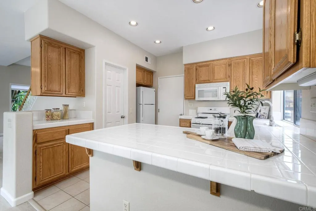 https://cdn.realtyfeed.com/cdn/127/307073319/c6208bf3f2d0579ea81a4f1087260f50.webp