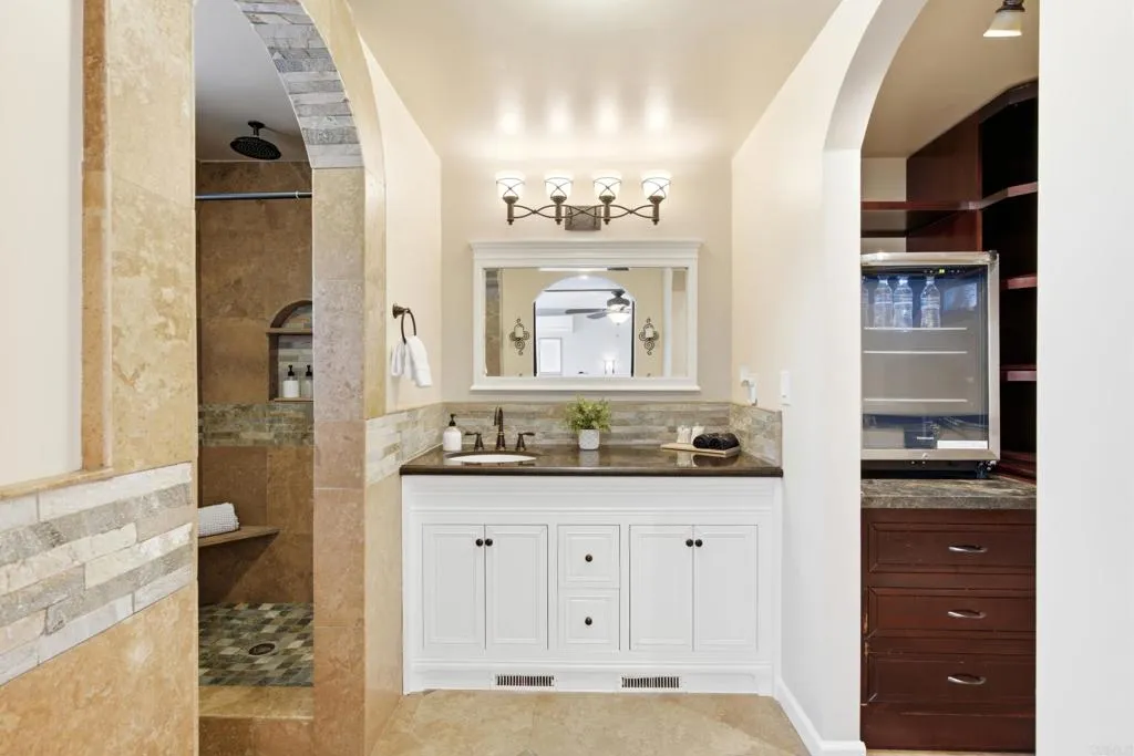 https://cdn.realtyfeed.com/cdn/127/307073645/9afffc6dd4adc637fe9ed4811a041167.webp