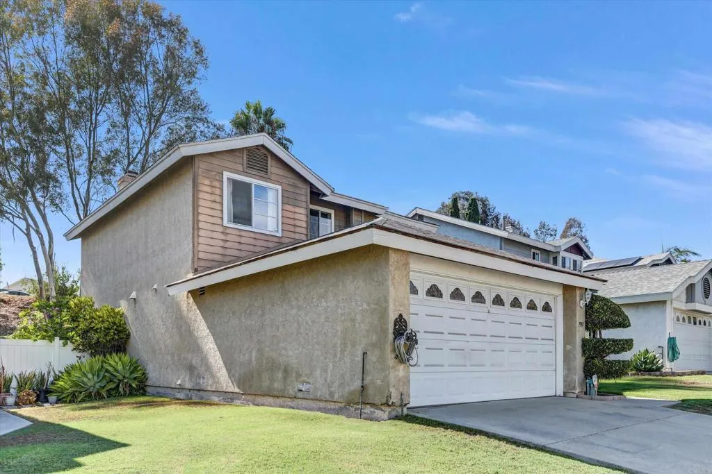7955 Tinaja Lane, San Diego, CA 92139 - Photo 3 of 32, San Diego, CA