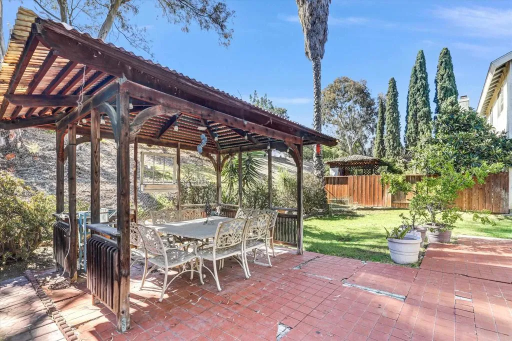 https://cdn.realtyfeed.com/cdn/127/307073651/813b8cb557069832ba29026ae620f84d.webp