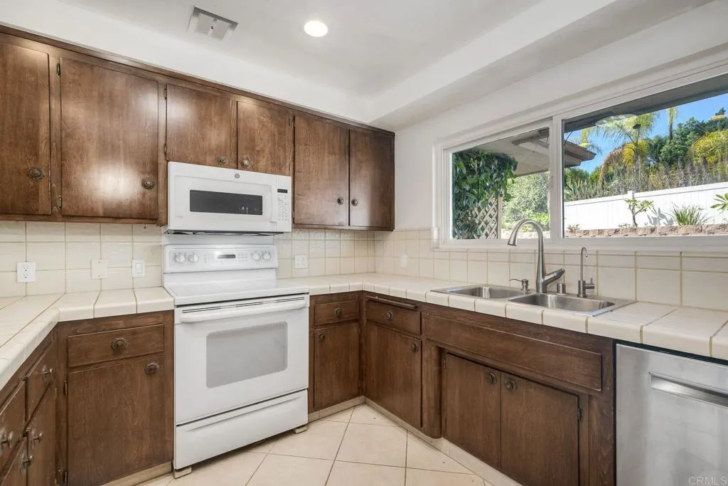 1418 Phillips Street, Vista, CA 92083 - Photo 4 of 34, Vista, CA
