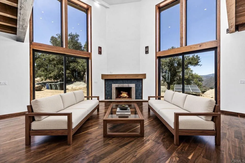 https://cdn.realtyfeed.com/cdn/127/307073811/0164cf83963c57be81edf45c2adcbf73.webp