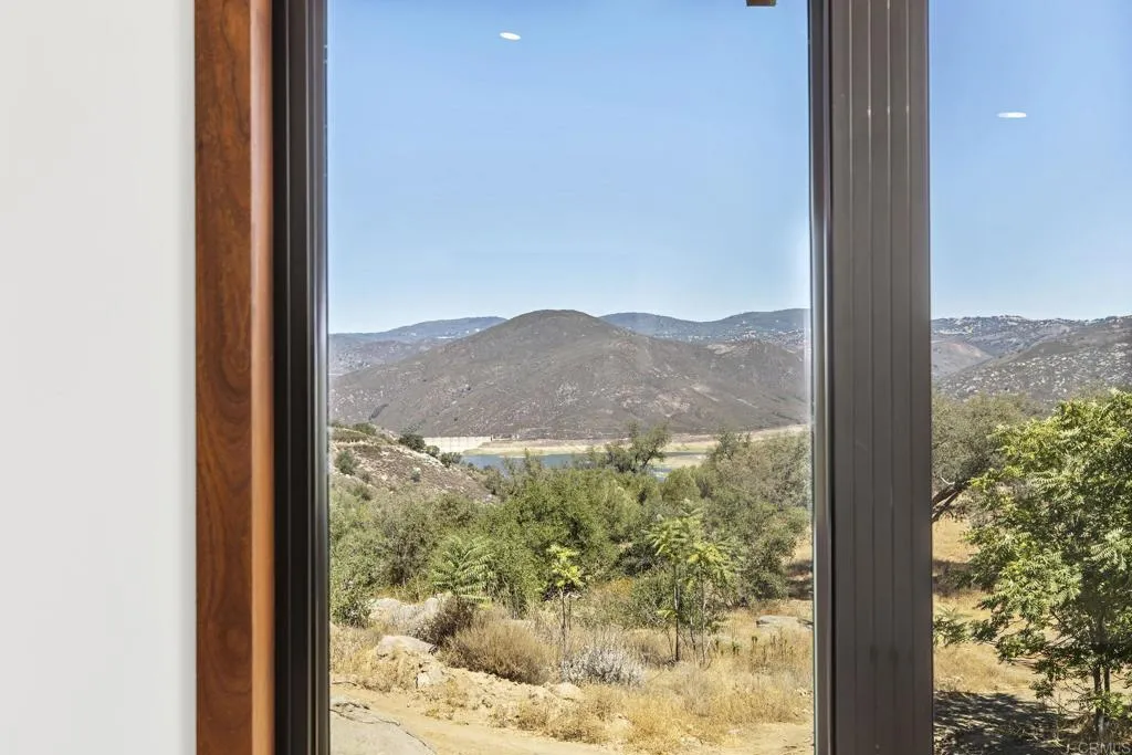 https://cdn.realtyfeed.com/cdn/127/307073811/093c9c09eb5b5507a59a165dfd689558.webp
