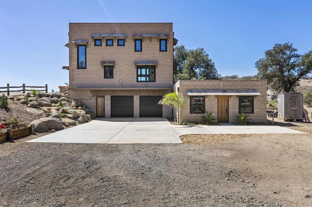 https://cdn.realtyfeed.com/cdn/127/307073811/0fa09052987213274886807b7ea0a389.webp