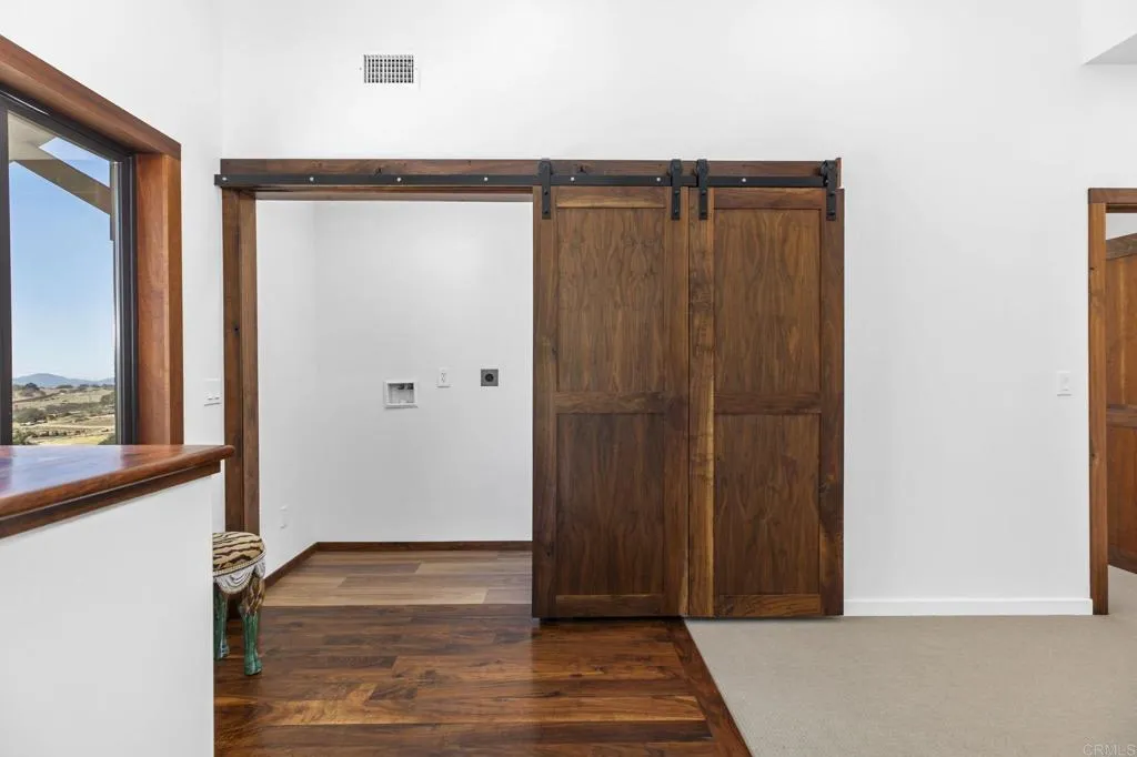 https://cdn.realtyfeed.com/cdn/127/307073811/1104a9d079140778469c340444fedf29.webp