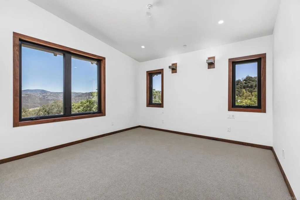 https://cdn.realtyfeed.com/cdn/127/307073811/42a5f4e8de6daf40da5817d8545cebd9.webp